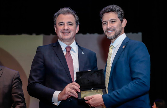 Fernando Ribeiro Lins recebe homenagem da Pol&iacute;cia Federal