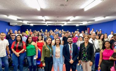 Ingrid Zanella realiza palestra para estudantes de Direito em faculdade do Recife