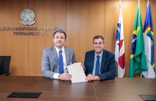 Fernando Ribeiro Lins recebe representante do Pr&ecirc;mio Innovare
