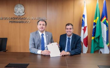 Fernando Ribeiro Lins recebe representante do Pr&ecirc;mio Innovare