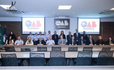 Presidente Fernando Ribeiro Lins apresenta estrutura da OAB-PE para comandante do II Comar