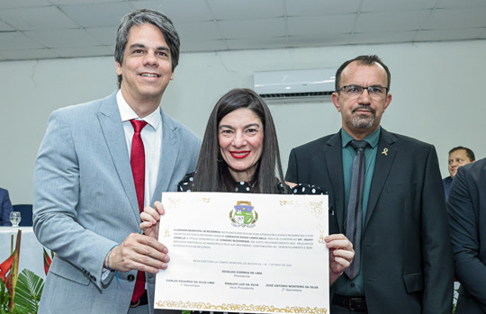 Bezerros: Ingrid Zanella recebe t&iacute;tulo de cidad&atilde;