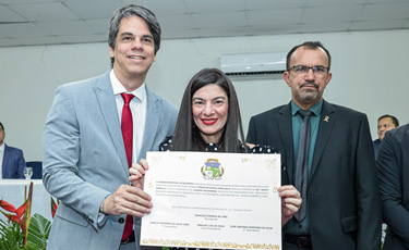 Bezerros: Ingrid Zanella recebe t&iacute;tulo de cidad&atilde;