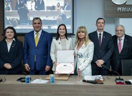 Notícia em destaque: Presidente Ingrid Zanella toma posse como membro do IAB