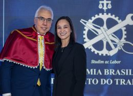 Notícia em destaque: Ingrid Zanella prestigia posse de S&eacute;rgio Torres Teixeira na presid&ecirc;ncia da ABDT