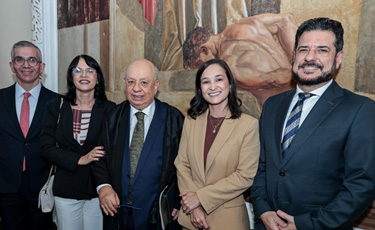 Ingrid Zanella prestigia sessão do TJPE em homenagem à aposentadoria do desembargador Eduardo Sertório
