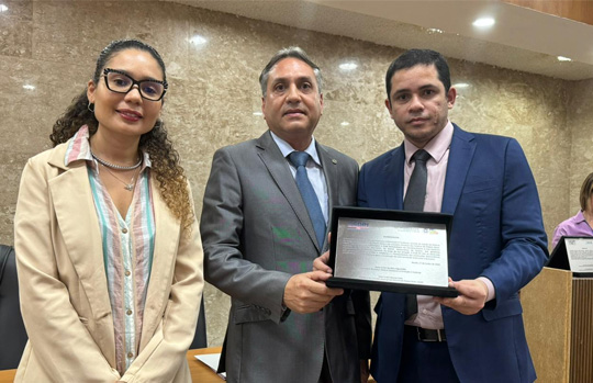 OAB-PE recebe medalha em reconhecimento aos serviços em prol da pessoa idosa