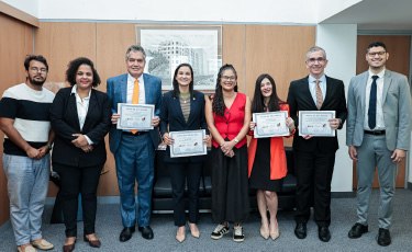 Presidente Ingrid Zanella e membros da OAB-PE recebem Votos de Aplausos