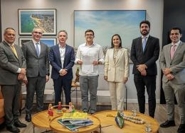 Notícia em destaque: Ingrid Zanella entrega convites ao prefeito Victor Marques para eventos da advocacia