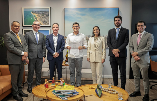 Notícia em destaque: Ingrid Zanella entrega convites ao prefeito Victor Marques para eventos da advocacia