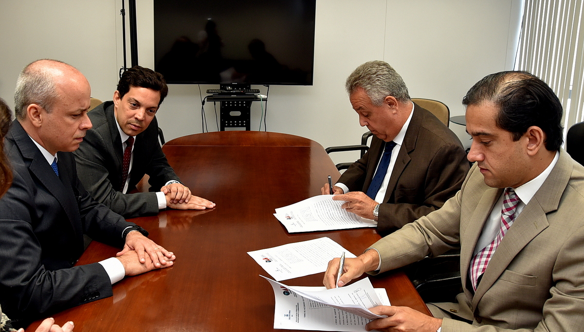 OAB-PE e TCE fecham parceria em benefício do advogado