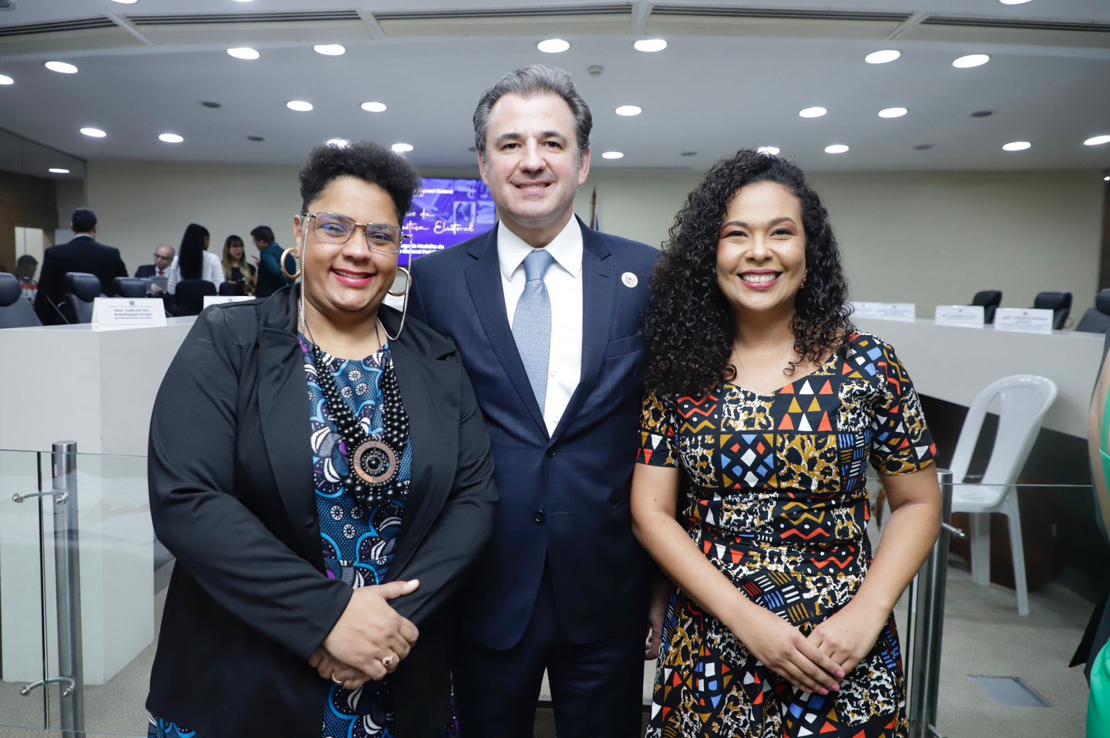 Manoela Alves e Ana Paula Azevêdo recebem Medalha Frei Caneca no TRE-PE