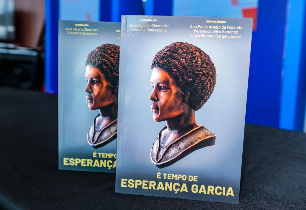 Secretária-geral adjunta Manoela Alves é uma das coautoras do livro 