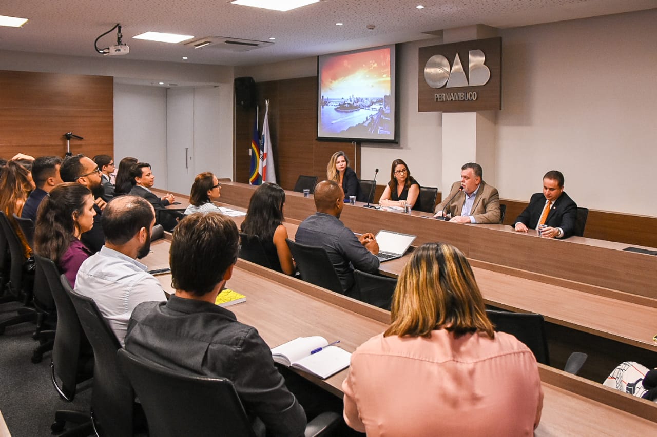 Plen&aacute;rio da OAB-PE lotado para o 1&ordm; Talk de Rela&ccedil;&otilde;es Internacionais