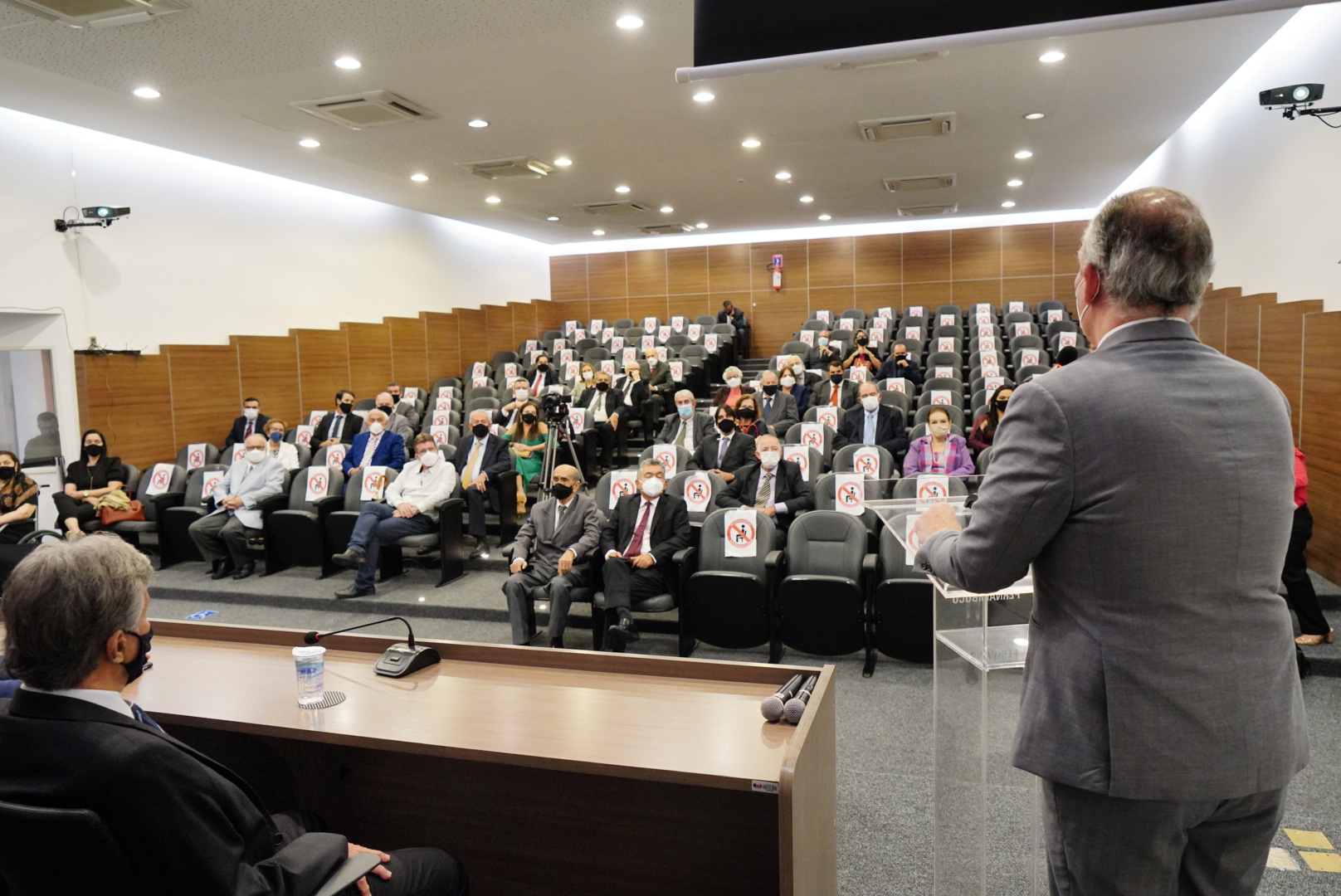 OAB-PE entrega medalha Joaquim Amazonas no Dia da Advocacia
