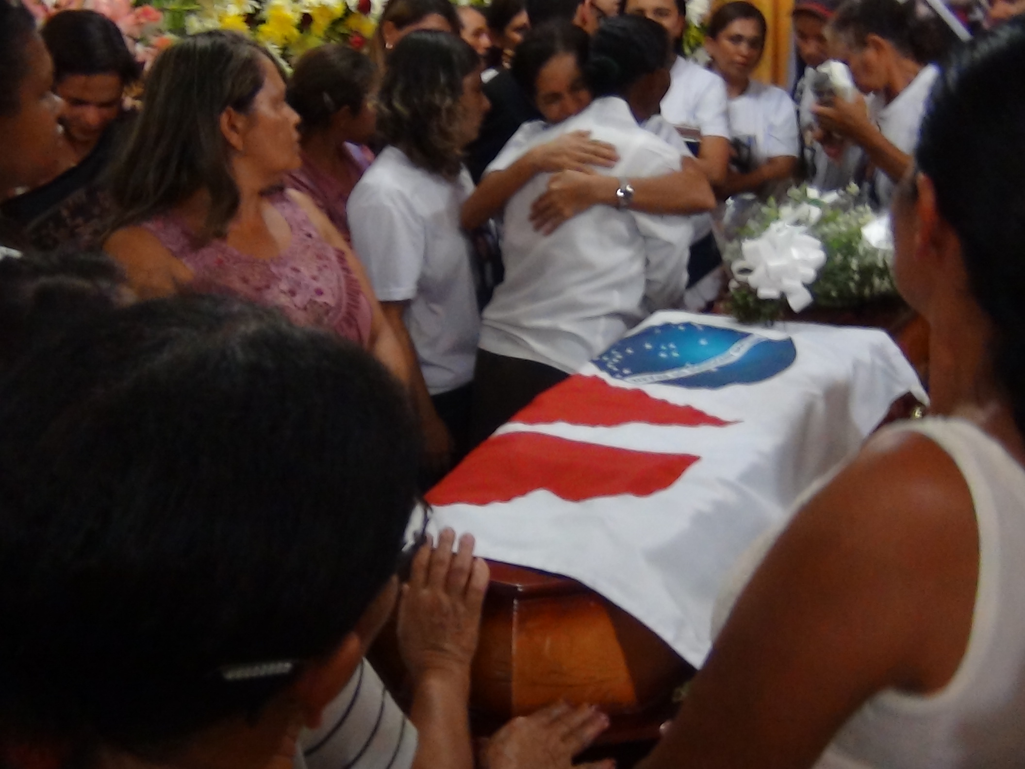 Advogada Severina Natal&iacute;cia da Silva &eacute; sepultada em clima de como&ccedil;&atilde;o