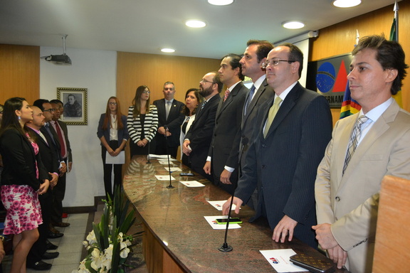 Advogados e estagiários prestam juramento na OAB-PE