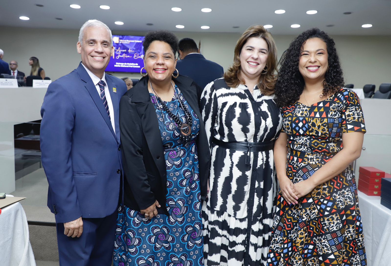 Manoela Alves e Ana Paula Azevêdo recebem Medalha Frei Caneca no TRE-PE