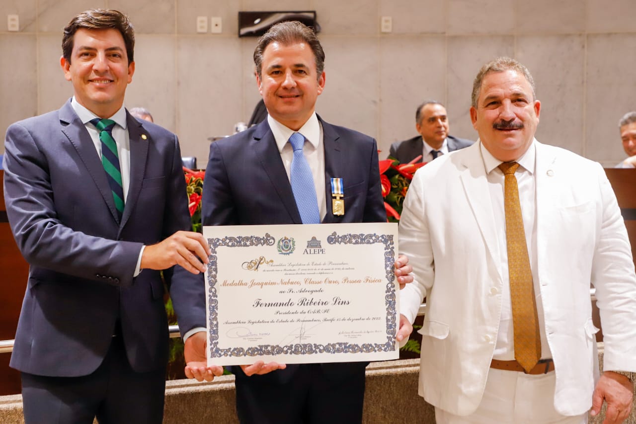 Fernando Ribeiro Lins recebe Medalha Joaquim Nabuco Classe Ouro