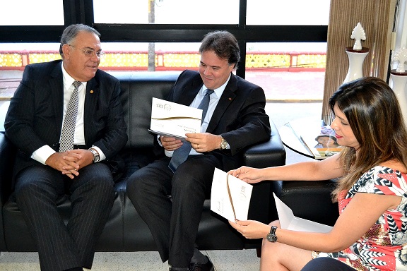 Desembargador Frederico Neves prop&otilde;e gest&atilde;o compartilhada no TJPE
