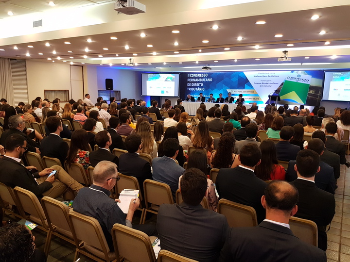 Vantagens e falhas do sistema tributário brasileiro debatidos em congresso no Recife