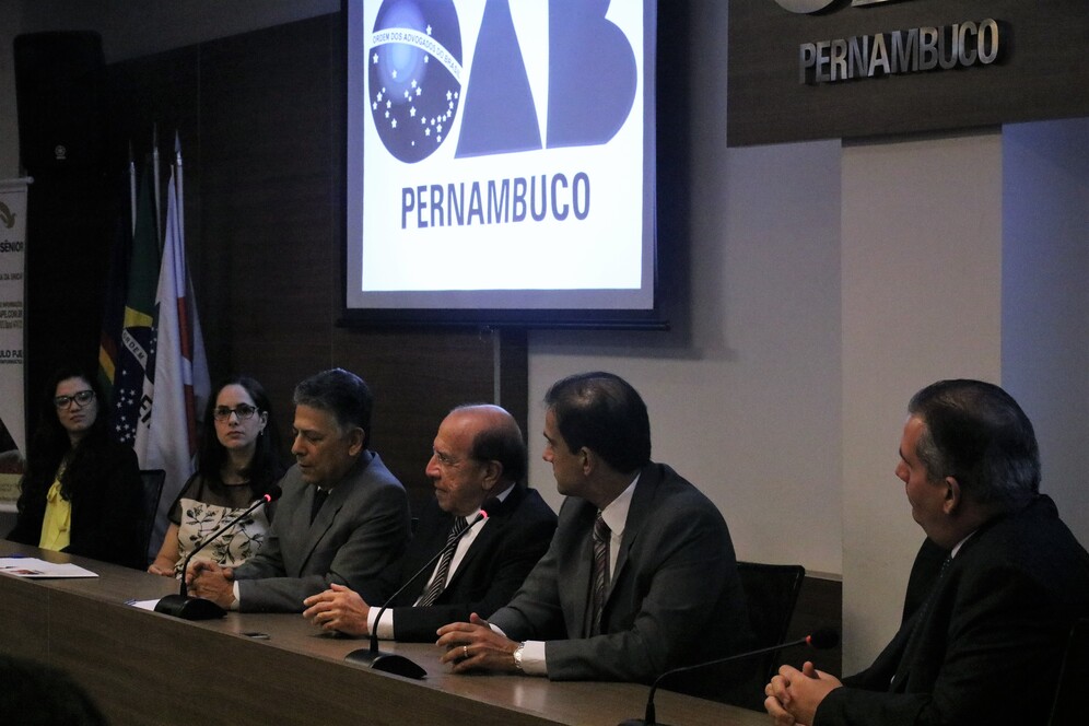 Atualiza&ccedil;&atilde;o em tecnologia para advogados e advogadas s&ecirc;niores foi lan&ccedil;ada com sucesso pela OAB Pernambuco