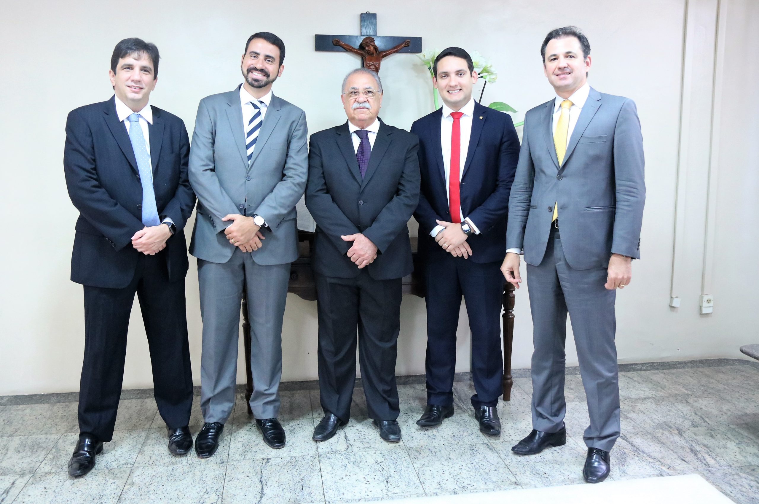 Fernando Ribeiro Lins representa a OAB-PE na concessão de título de cidadão recifense ao advogado Marinaldo Peixôto