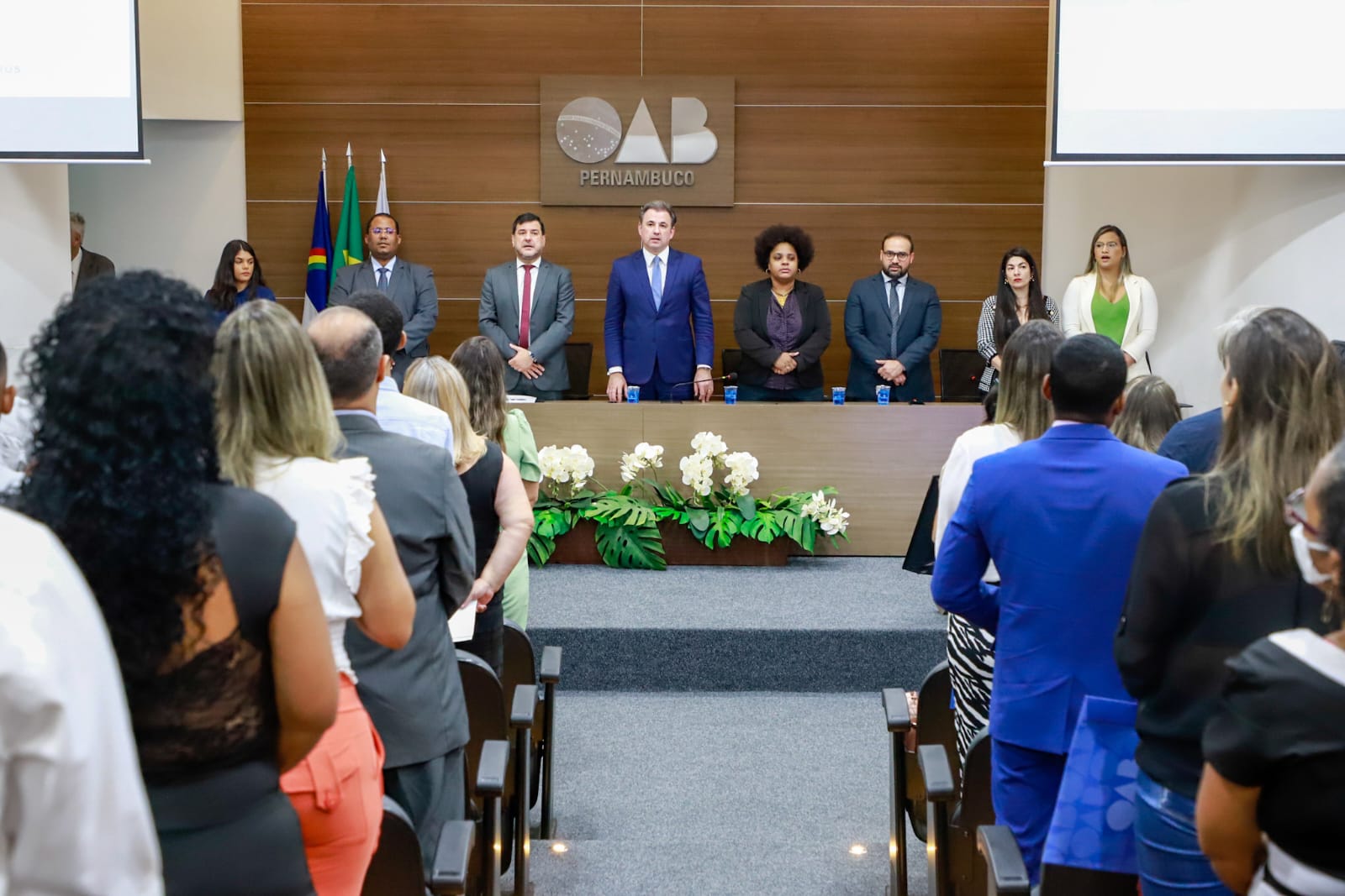 Novos advogados, advogadas e estagiários prestam juramento na OAB Pernambuco