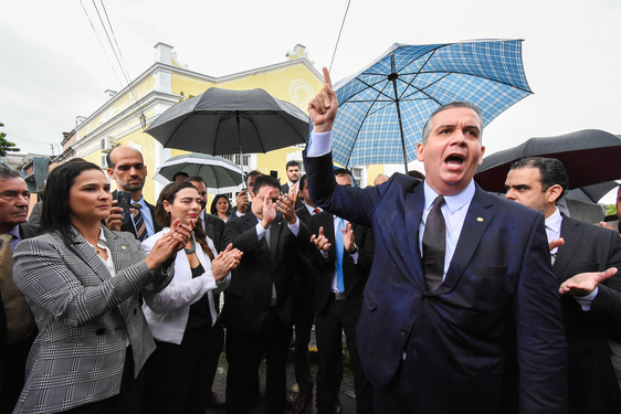 Sob forte chuva, OAB-PE realiza primeiro desagravo público do triênio