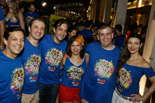 Carnaval da OAB-PE re&uacute;ne centenas de advogados em noite de festa no Recife