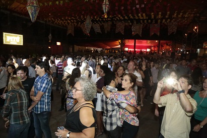 Baile Perfumado em noite concorrida com o S&atilde;o Jo&atilde;o da OAB-PE