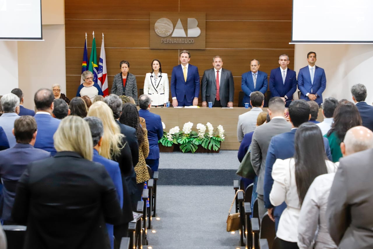 Medalha que comemora 90 anos da OAB Pernambuco &eacute; entregue em sess&atilde;o do Conselho