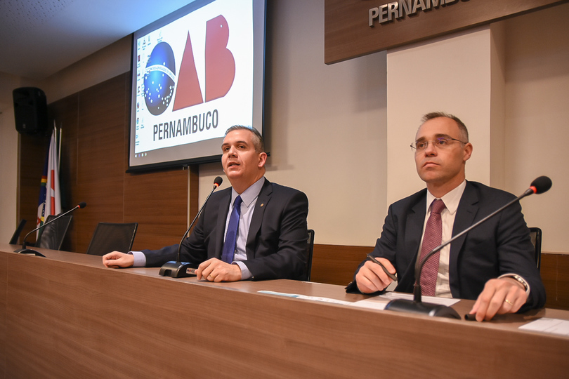 Ministro da AGU participa de evento na OAB-PE