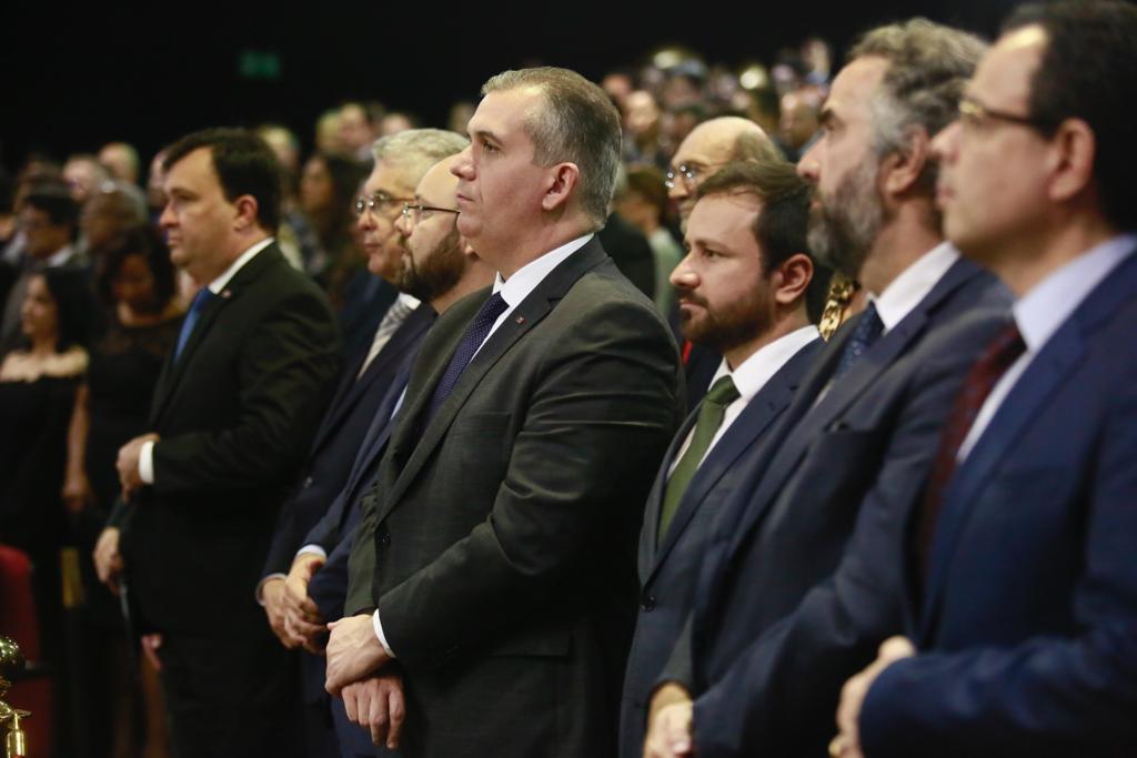 Presidente da OAB-PE presente na posse da nova mesa diretora do TRF5
