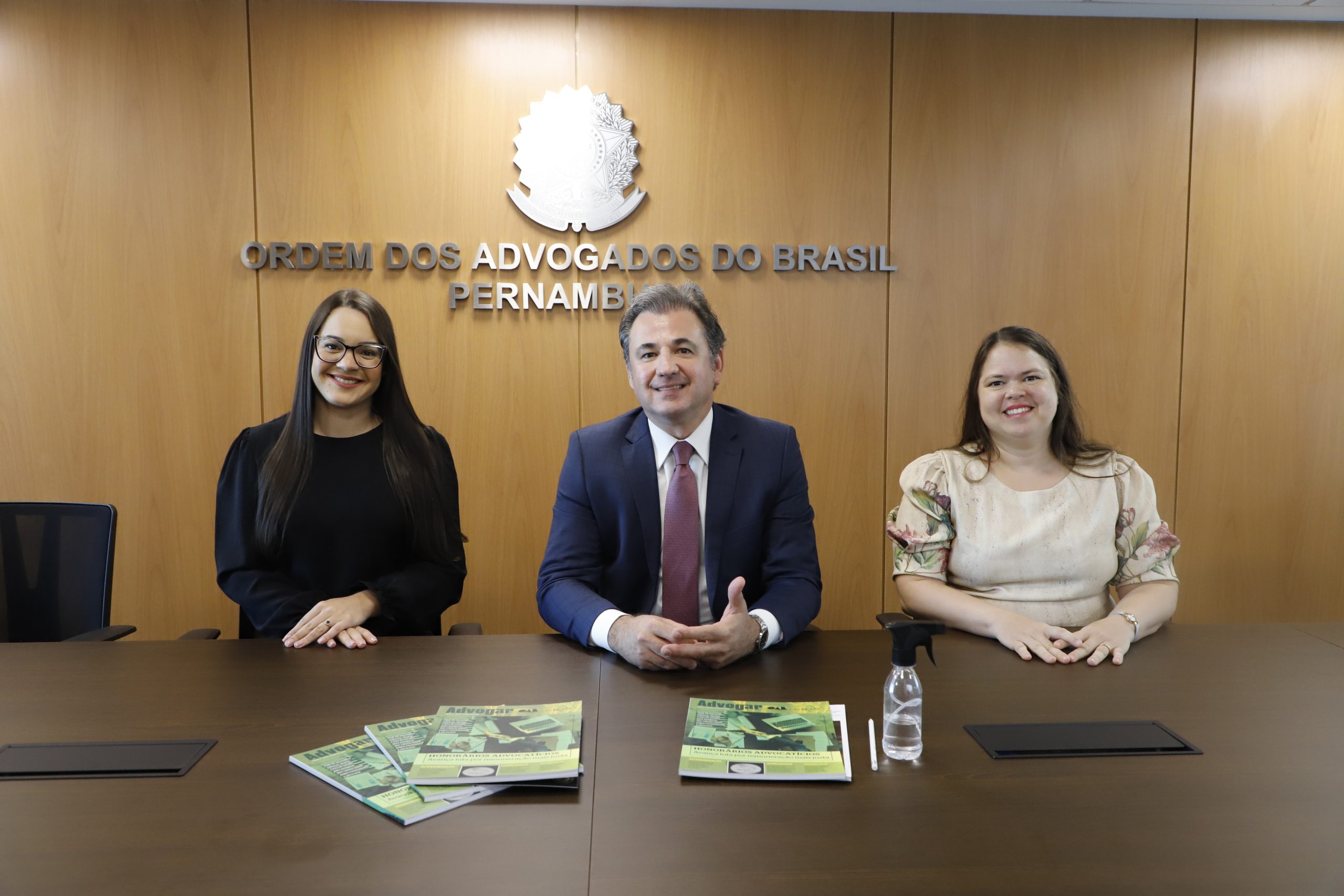 Fernando Ribeiro Lins recebe professora da UFPE para conhecer programa de extensão