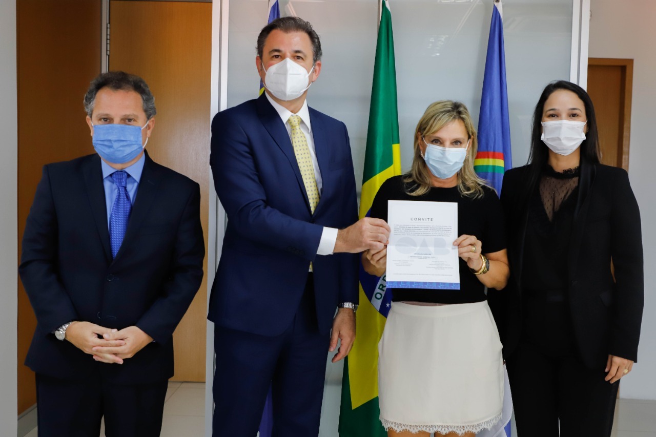 Fernando Ribeiro Lins e Ingrid Zanella em visita ao TRT6