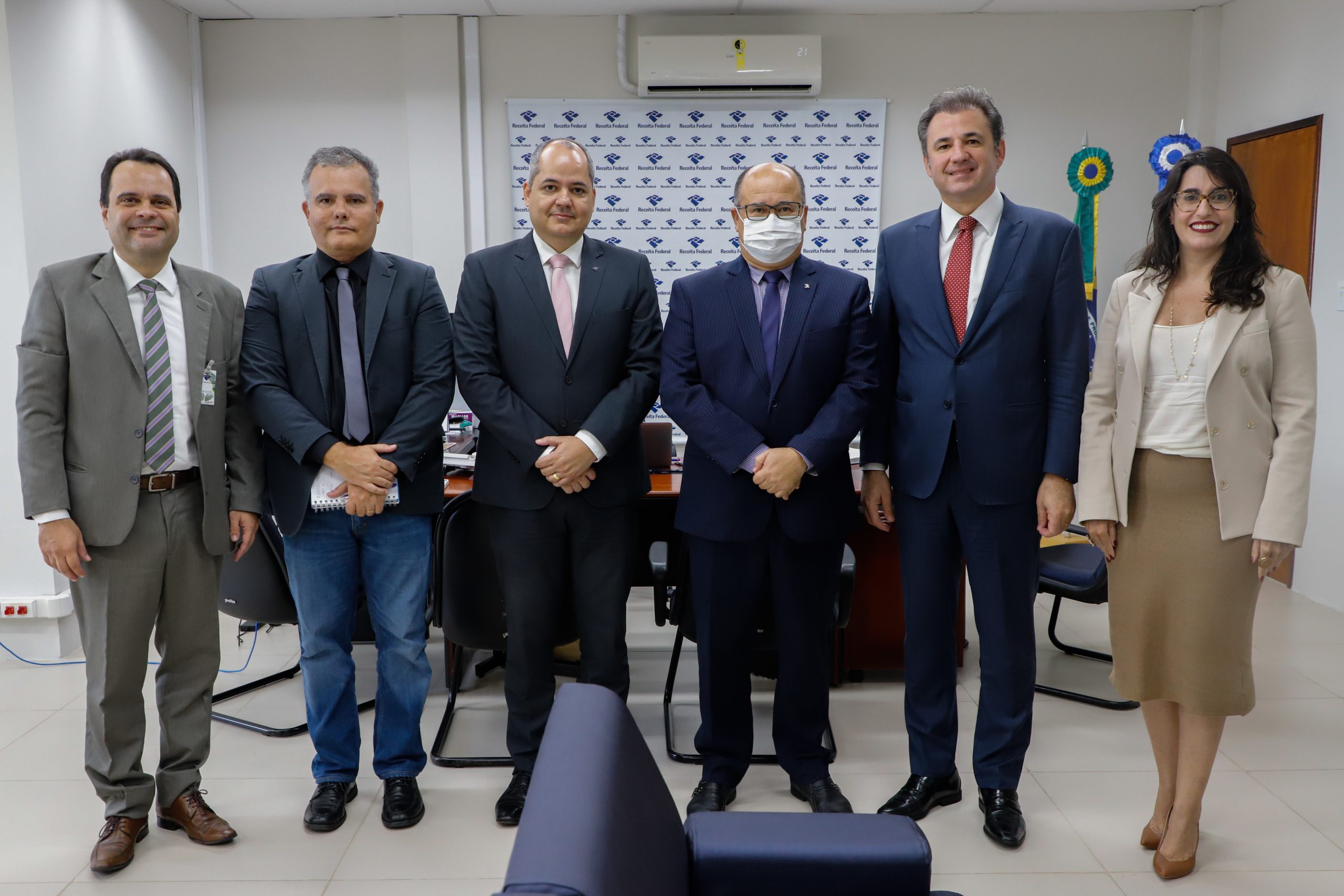 Em visita à Receita Federal, Fernando Ribeiro Lins solicita ponto de atendimento na OAB-PE