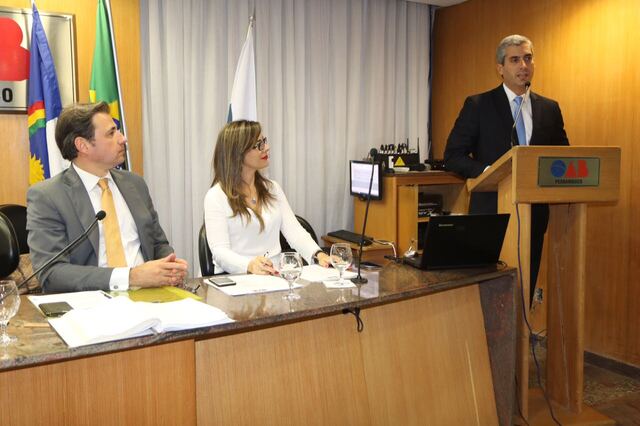 Comissão de Combate à Precarização das Relações de Trabalho apresenta parecer em sessão do Conselho Pleno