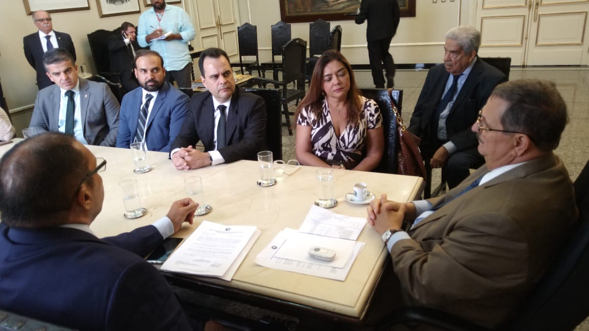 TJPE suspende sessões, audiências e prazos de processos físicos