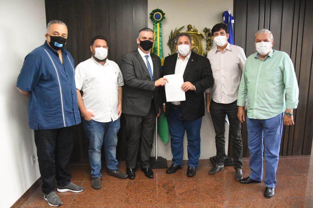Presidente entrega &agrave; Alepe parecer contr&aacute;rio ao fechamento de comarcas
