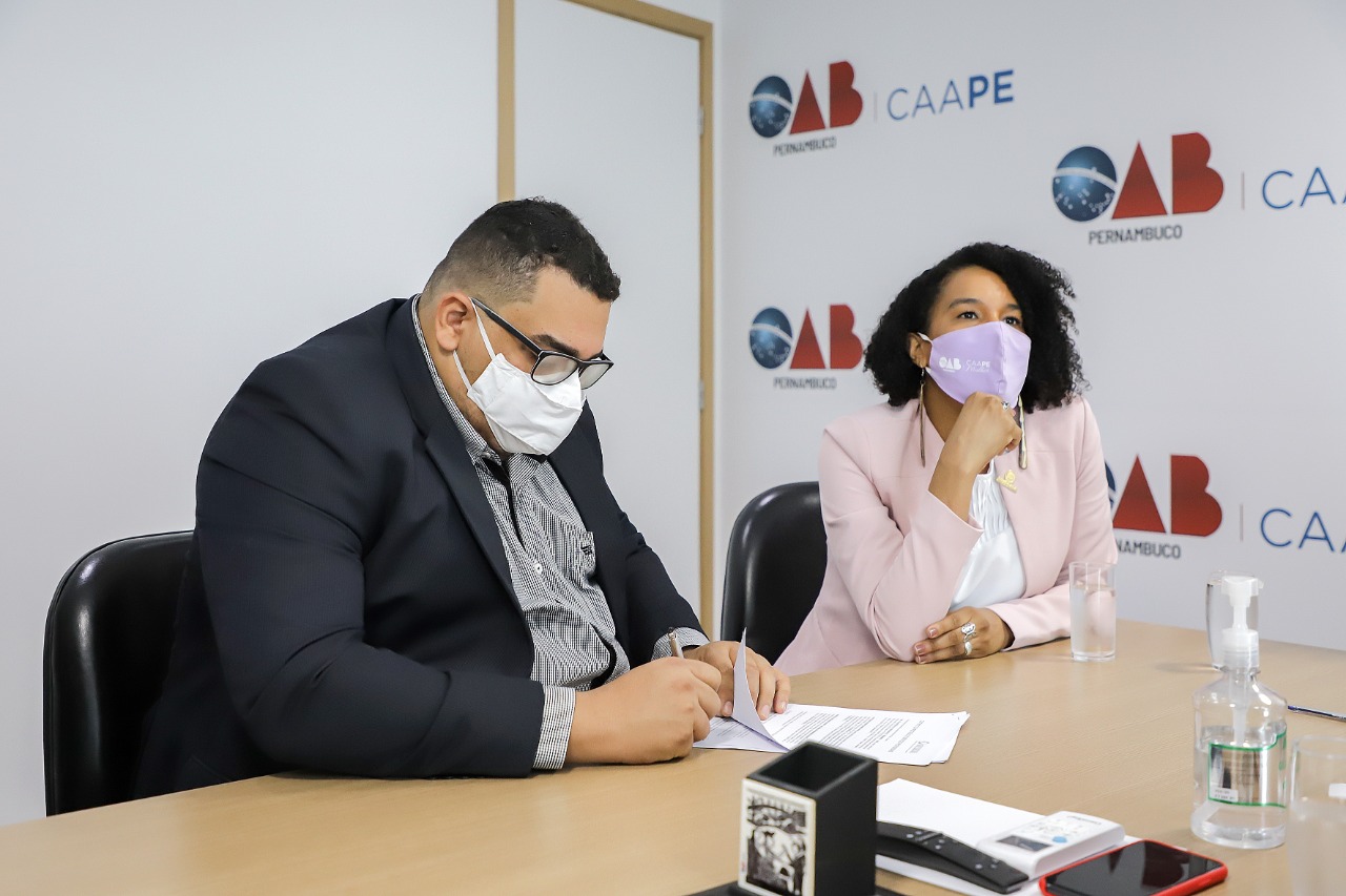 OAB-PE firma termo para realização do Censo da Advocacia Pernambucana