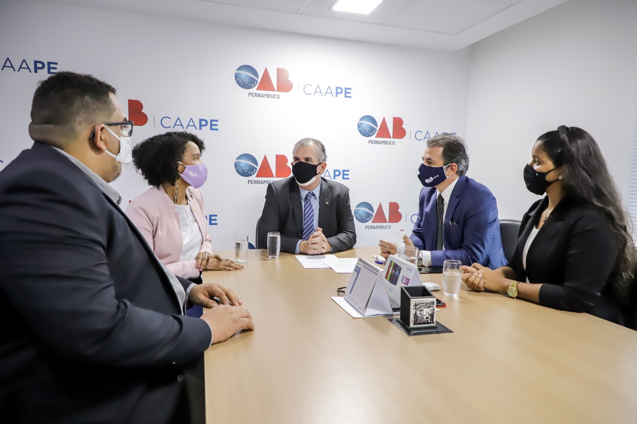 OAB-PE firma termo para realização do Censo da Advocacia Pernambucana