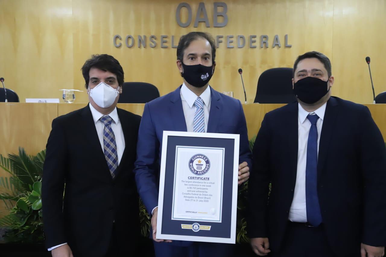 OAB recebe certificado do Guinness World Records pela realização do maior congresso virtual da área jurídica em uma semana