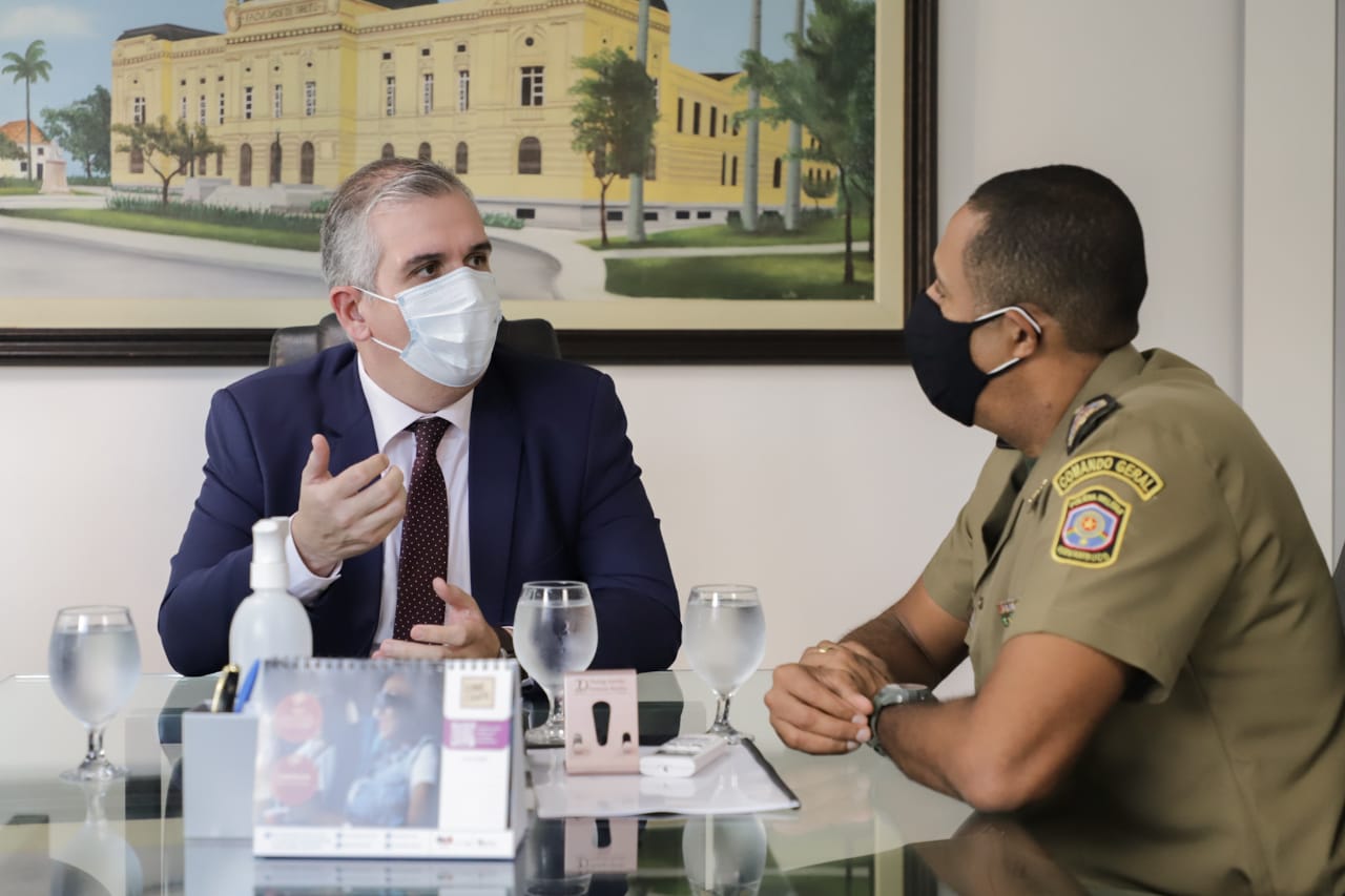 Bruno Baptista refor&ccedil;a import&acirc;ncia do respeito &agrave;s prerrogativas profissionais em encontro com a PMPE