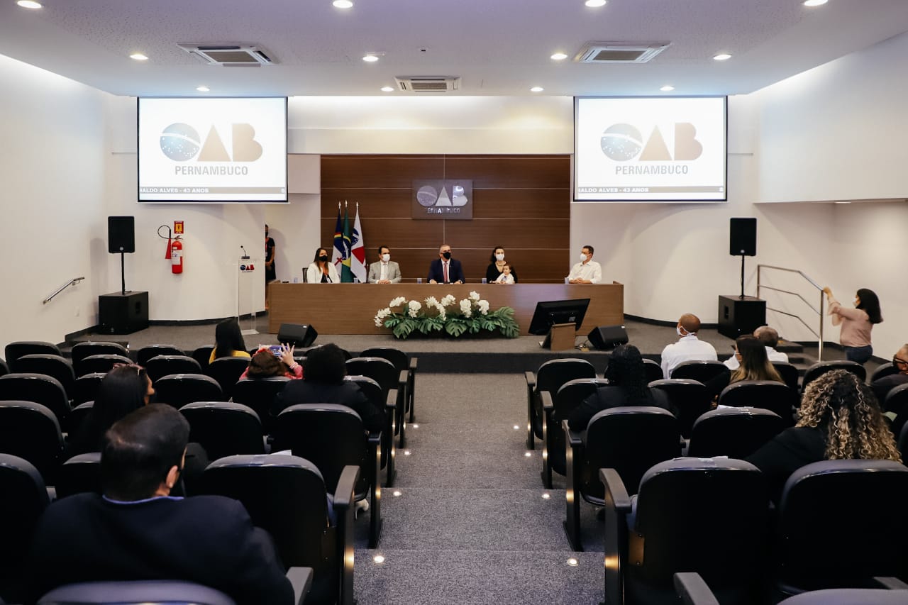 OAB-PE homenageia seus colaboradores por tempo de casa