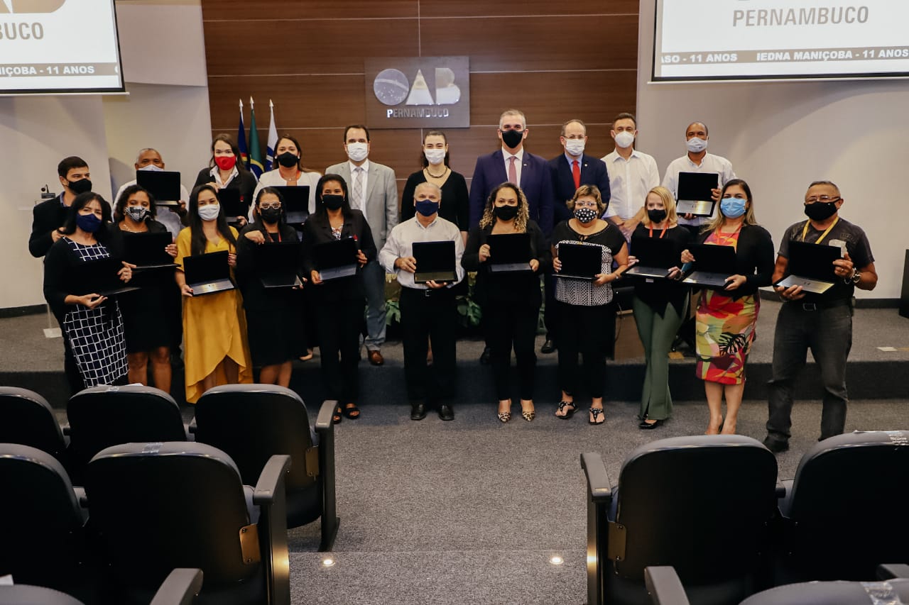 OAB-PE homenageia seus colaboradores por tempo de casa
