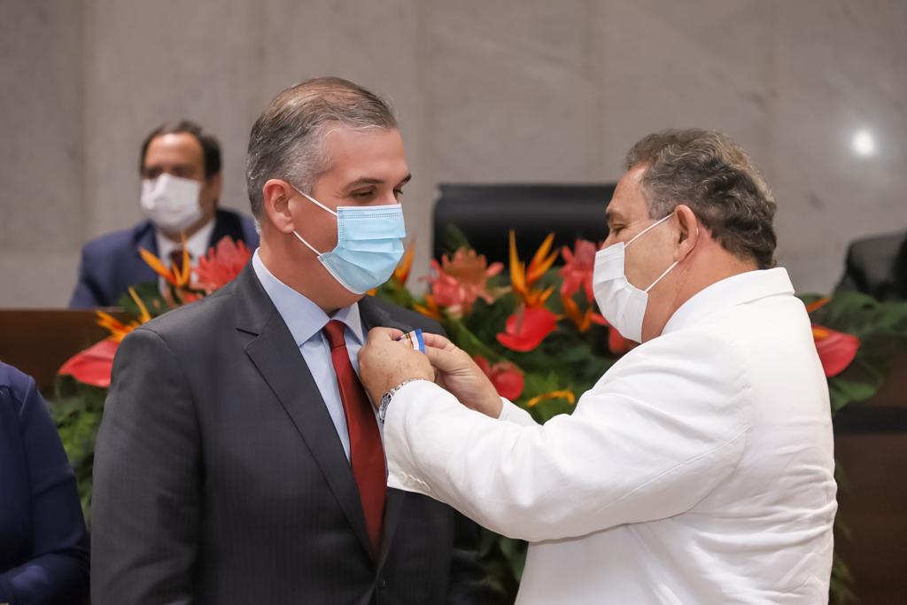 Presidente é homenageado com Medalha Joaquim Nabuco