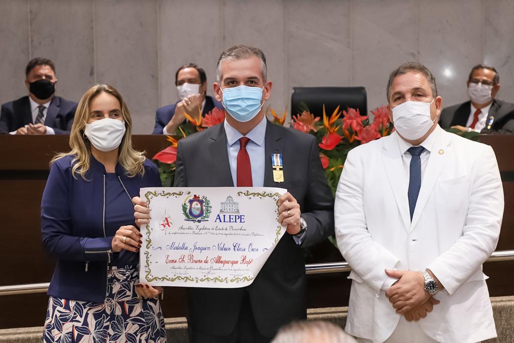 Presidente &eacute; homenageado com Medalha Joaquim Nabuco