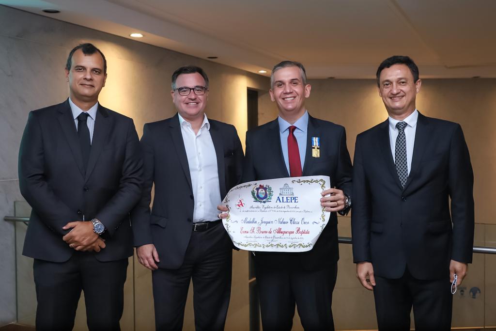 Presidente é homenageado com Medalha Joaquim Nabuco