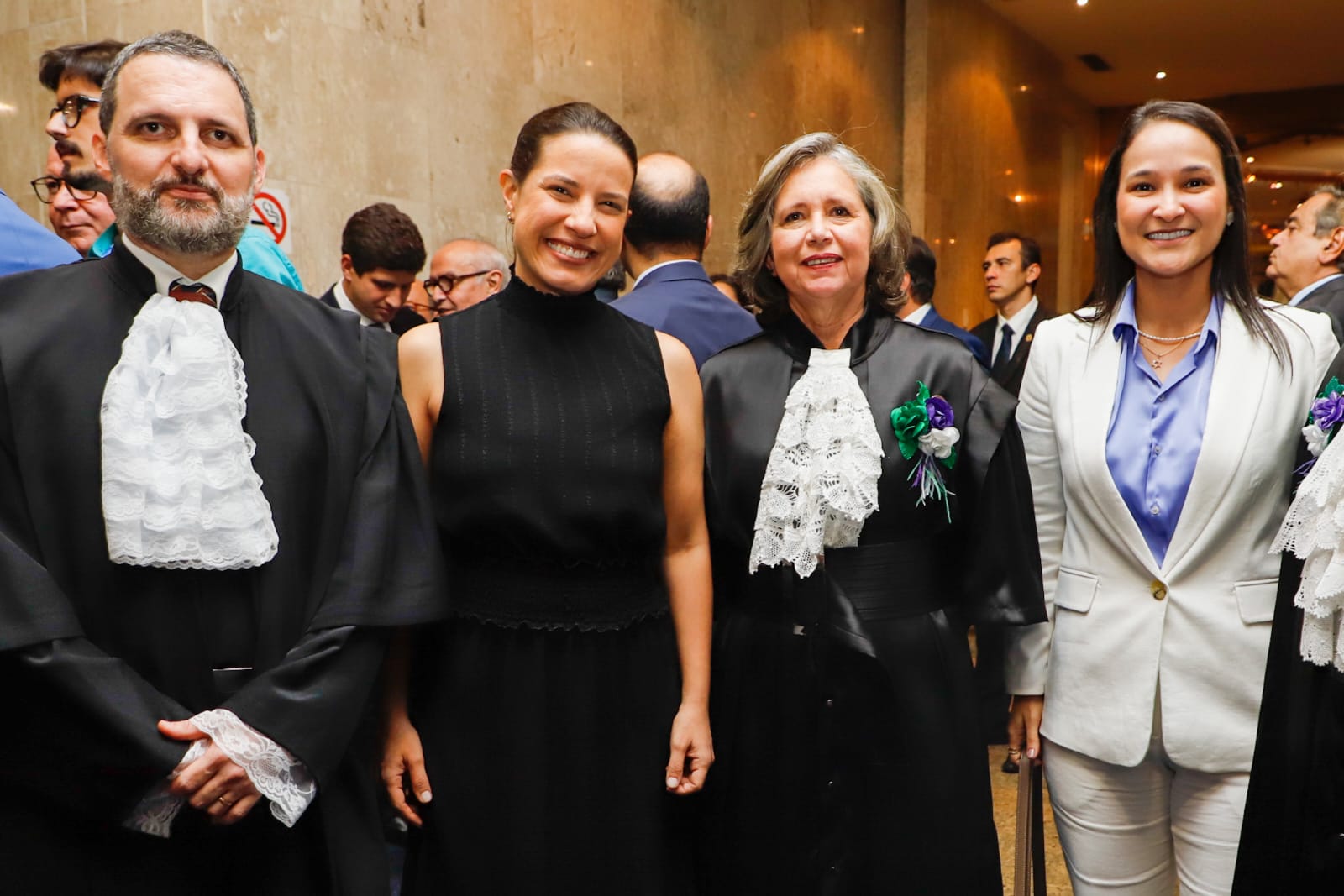 Ingrid Zanella prestigia solenidade de posse da mesa diretora do TRF5